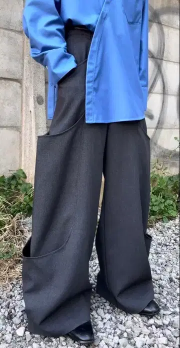 GOATESSENCE TUCK SIDE POCKET PANTS size1