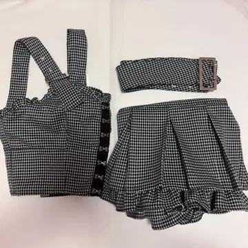 pium 프론트 후크 뷔스티에 x 플리츠 스커트 세트