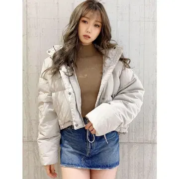 후드 부착 숏 기장 다운 자켓 라이트 그레이