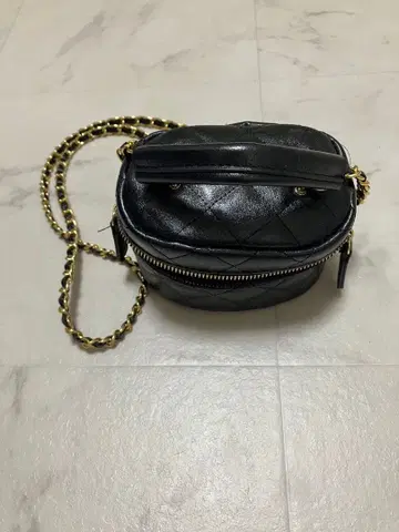 블랙 퀼팅 숄더백