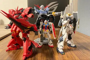 [ 도색 완료 완성품 RG 건담 프라모델 세트 ]