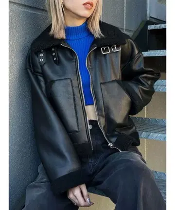 EMODA 숏 페이크 무스탕 블루종