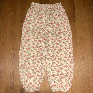 꽃무늬 플리스 소재 스웨트 팬츠