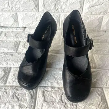 레어 주름 가죽 MISSY GALLERY 스트랩 펌프스 블랙 23.5