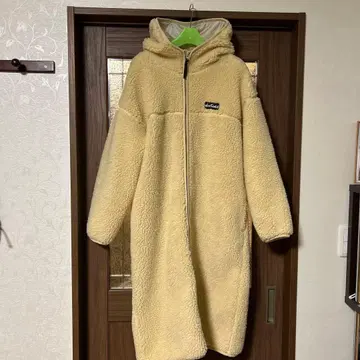 WILD THINGS 후드 부착 보아 롱 코트