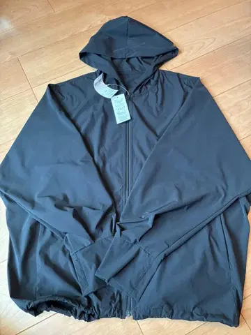 후드 부착 블랙 자켓