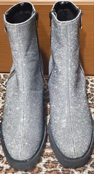 실버 글리터 부티 안쪽 지퍼 달린 L 사이즈 한 번 사용!