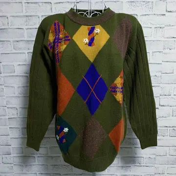 [ tomatsu ] 토마츠 자수 크루넥 니트 스웨터 모스그린