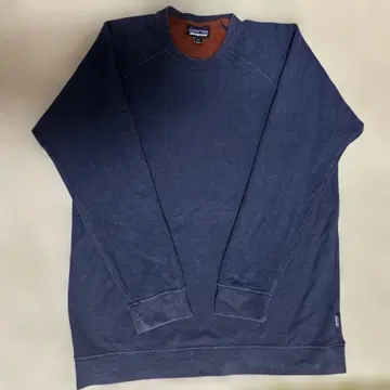 patagonia 네이비 컬러 크루넥 맨투맨