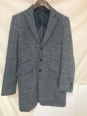 디스커버드 그레이 계열 체크 무늬 체스터 코트