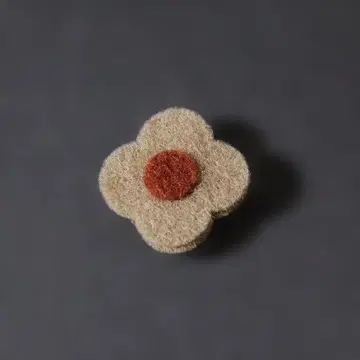 LARDINI 라르디니 펠트 소재 부토니에르 베이지 x 브라운 미사용품