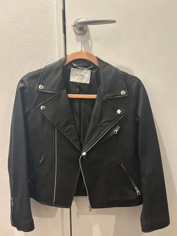 슬로브 이에나 블랙 라이더 자켓