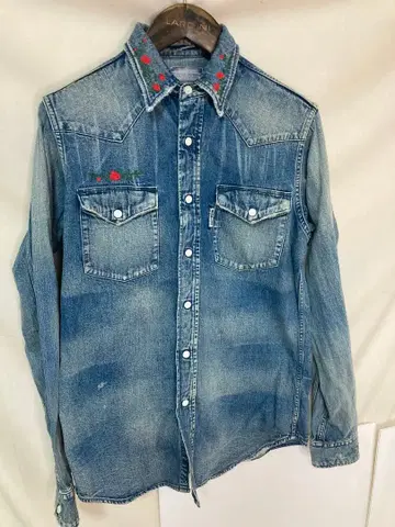 블루블루 자수 장식 라이트 블루 데님 셔츠