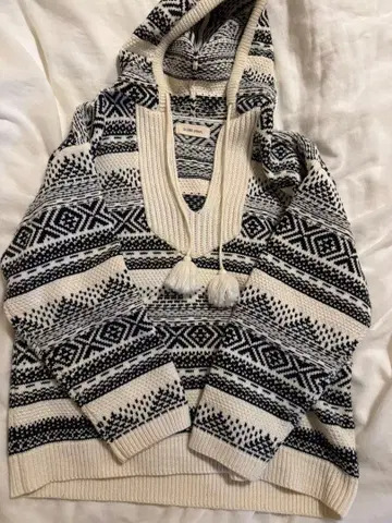 슬로브 이에나 니트