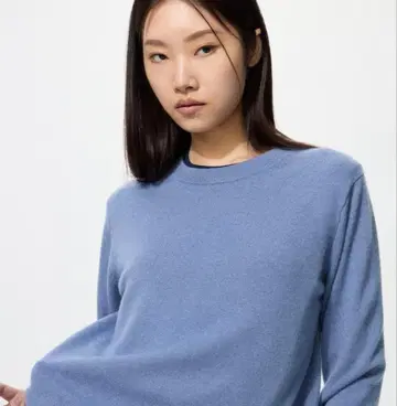 유니클로 이번 시즌 캐시미어 크루넥 스웨터 블루 XL