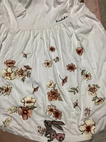 Kurotoka 플라워 자수 토끼 스커트