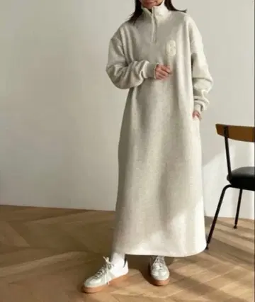 엘르마르(El mar)'C' 와펜 속기모 하프 지퍼 원피스 아이보리