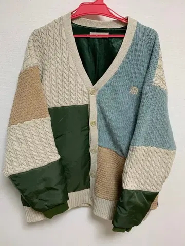 사쿠마 다이스케 착용 토끼 패치워크 V넥 가디건