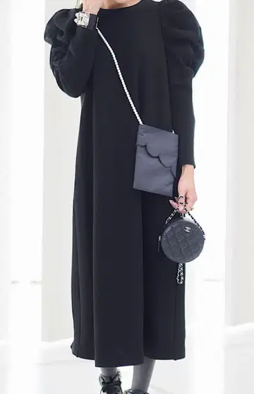 [ 새상품 미사용 ] MARONENONFEE 펄 스트랩 폰 케이스