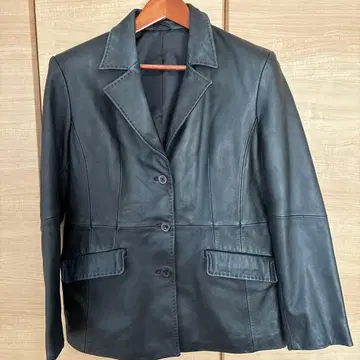 블랙 가죽 블레이저 프론트 포켓 부착