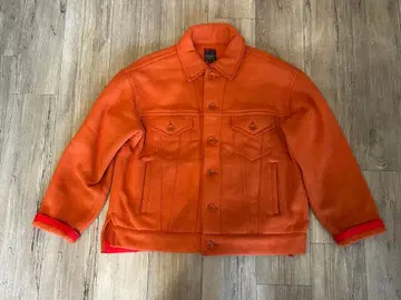 오렌지 색 자켓