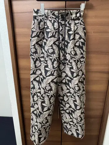 메종 스페셜 자카드 이지 와이드 슬랙스