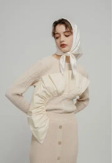 새상품 EAPHI FRILLS DOCKING PULLOVER