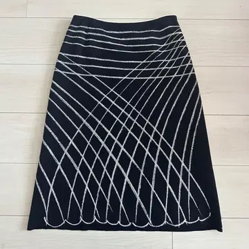 미나 페르호넨 basket 스커트