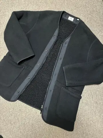 유니클로 EngineerdGarments 프리 노카라 코트 블랙