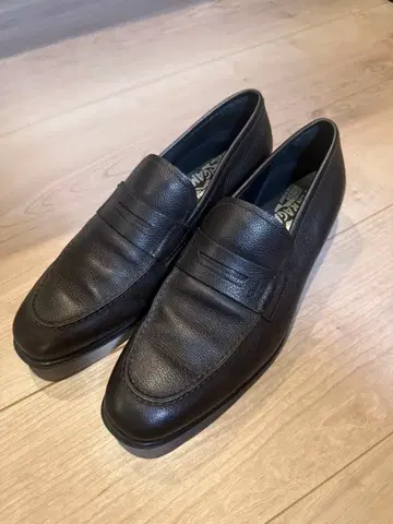 Ferragamo 로퍼 6.5