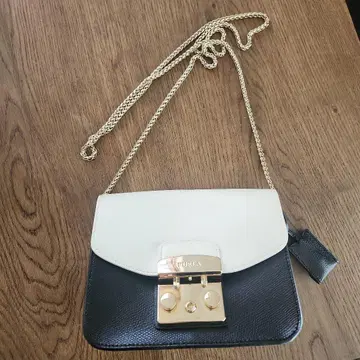 화이트 블랙 숄더백