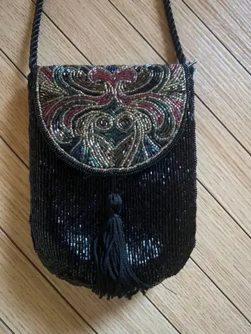비즈 자수 블랙 숄더백