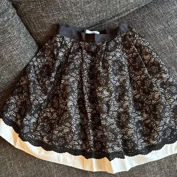 아베닐 에투알 레이스 스커트 38 사이즈