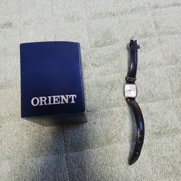 ORIENT 스퀘어형 가죽 손목시계