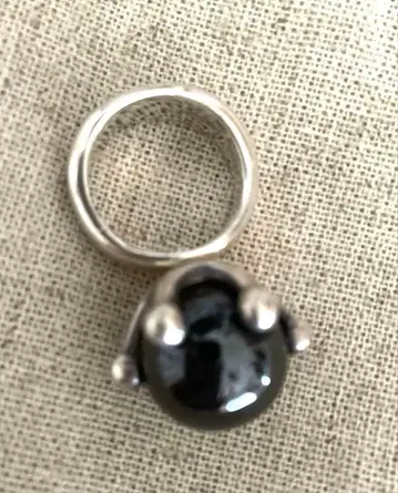 *e.m.* 흔들리는 빅볼 반지