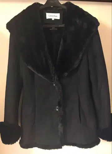 Calvin Klein 블랙 무스탕 코트