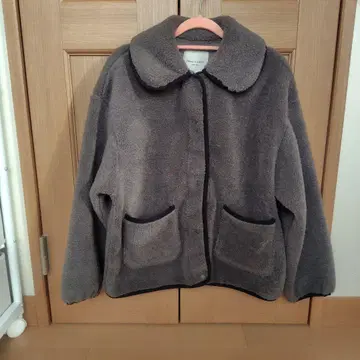 프릭스스토어 둥근 카라 컷 보아 자켓