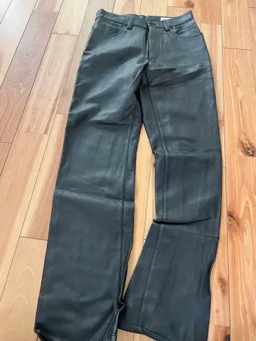 GEORGIA LOVE 블랙 가죽 워크 팬츠