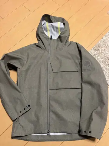 HUNTING WORLD x 데상트 콜라보