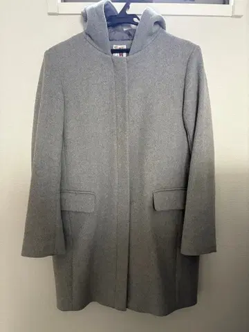 DRESKIP 라이트 그레이 후드 부착 코트