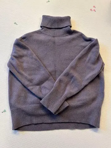 amulet's 그레이 터틀넥 니트