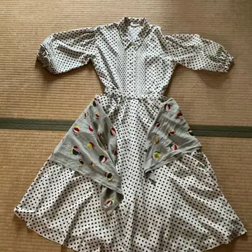 INGEBORG 도트 무늬 긴팔 무릎 기장 원피스