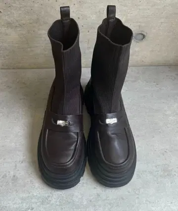 VIVIAN by tomoka 통굽 코인 로퍼 니트 부츠