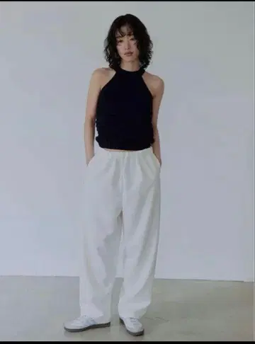 MEER. MAT SATIN RELAX PANTS /WHT