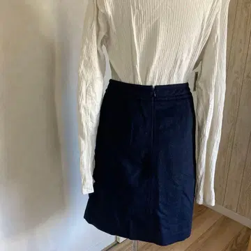 TOMORROW LAND 네이비 타이트 스커트 프론트 슬릿