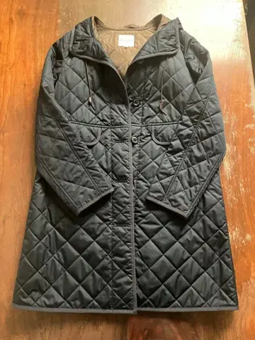 매킨토시 후드 부착 코트 퀼팅 블랙