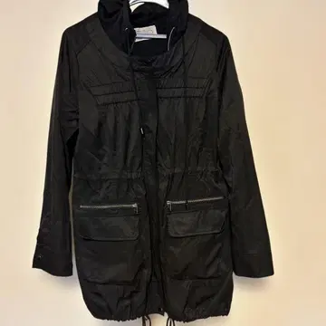 후드 부착 블랙 자켓