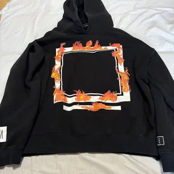 이사 옷장 정리 중 ELVIRA 스퀘어 후드티 XL