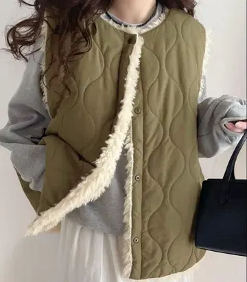 java 통통한 2way 충전솜 퀼팅 x 퍼 리버서블 베스트