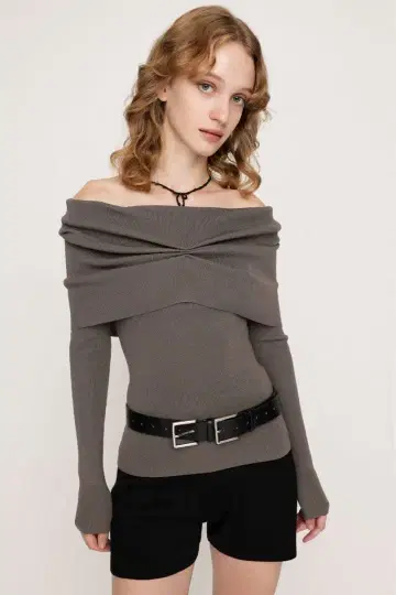 SLY OFF shoulder 니트탑